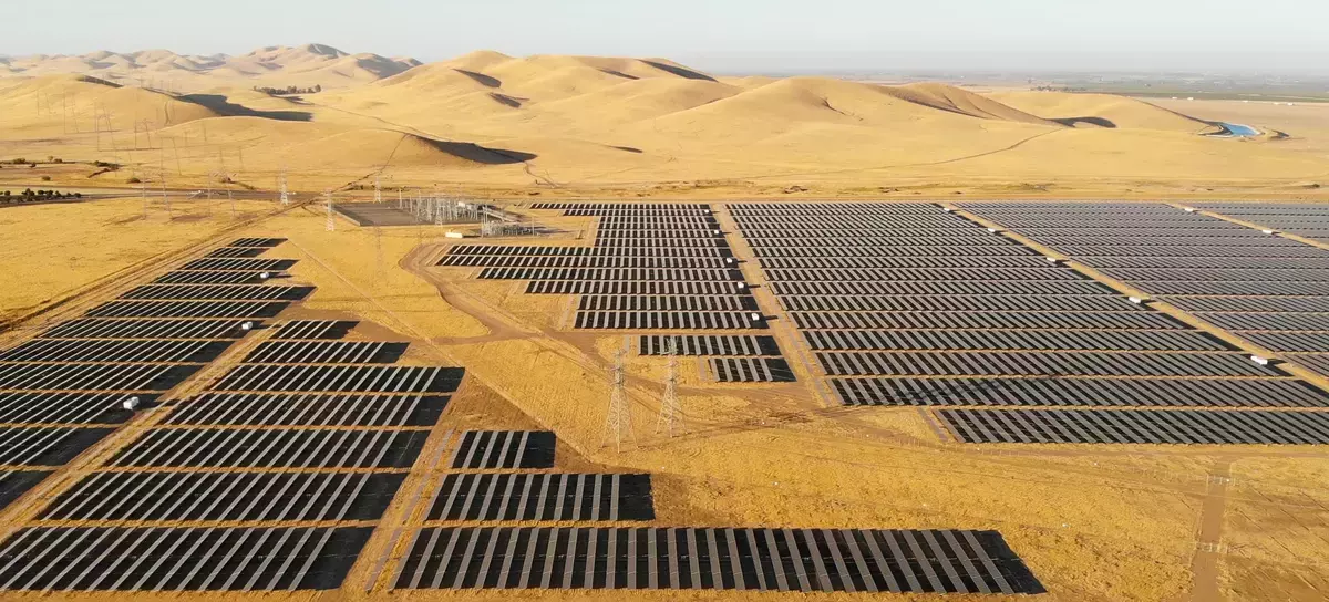 Riesige Solaranlage in der kalifornischen Wüste